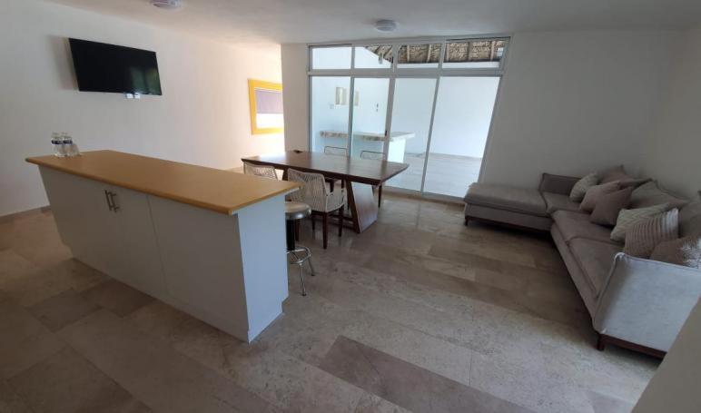 נובו ואלארטה Miami Inn מראה חיצוני תמונה